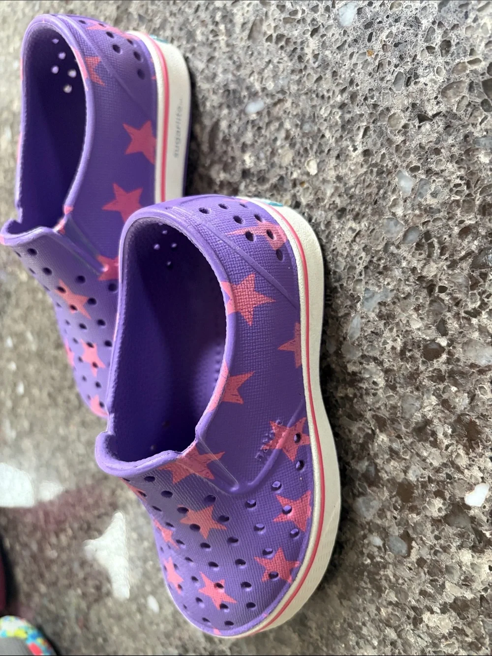 Native Kids Purple Slip-On Sugarlite Shoes with Pink Star Accents Toddler 7